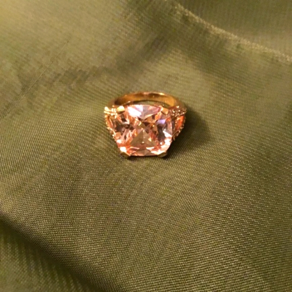 Goldtone with rose stone ring
